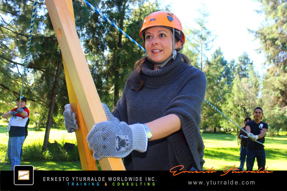Medellín Team Building Empresarial con metodología experiencial para generar compromiso y colaboración