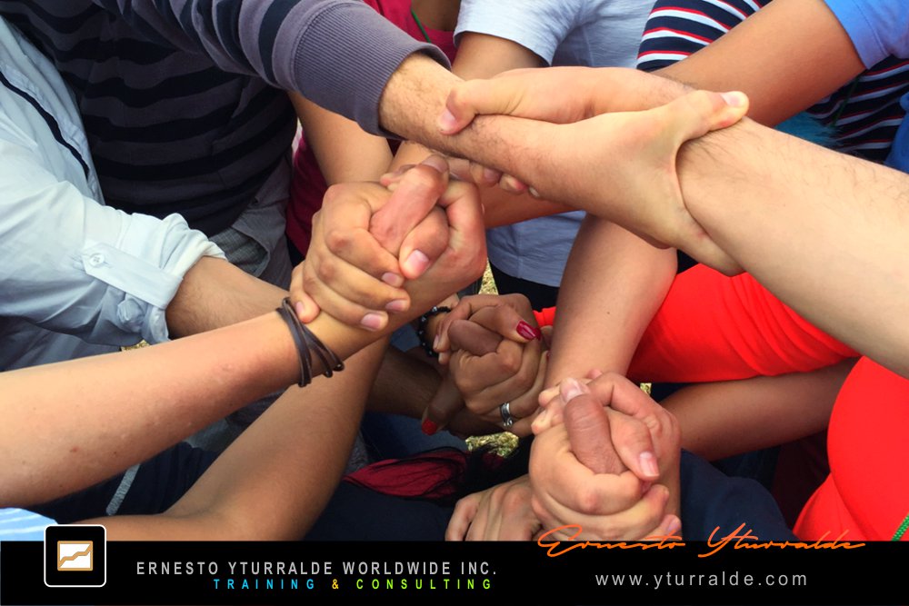 Medellín Team Building para líderes organizacionales enfocado en habilidades blandas y cohesión de equipo